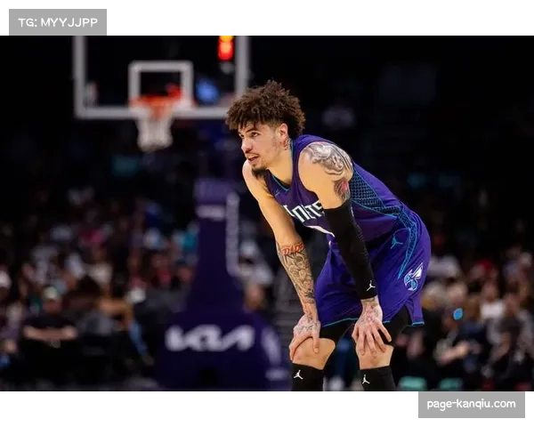 三球鲍尔健康隐患成黄蜂变数 场均32+5+7数据亮眼 三球鲍尔健康隐患成黄蜂变数 场均32+5+7数据亮眼